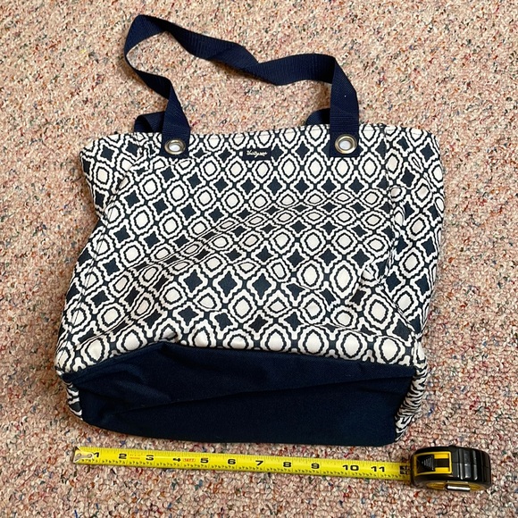thirty-one Handbags - Thirty One. 11x13 navy blue & white tote bag w/inside & outside pockets.